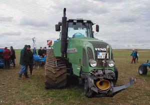 Fendt%20studie%20model%20op%20rupsen.jpg